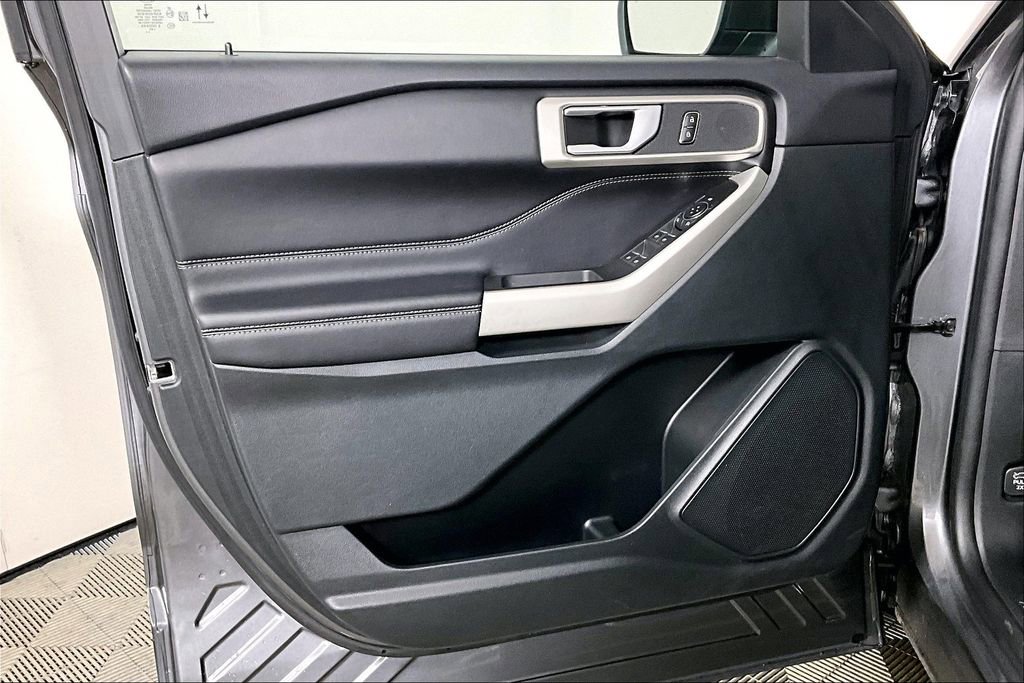 Used 2023 Ford Explorer XLT w/ Equipment Group 202A image 23