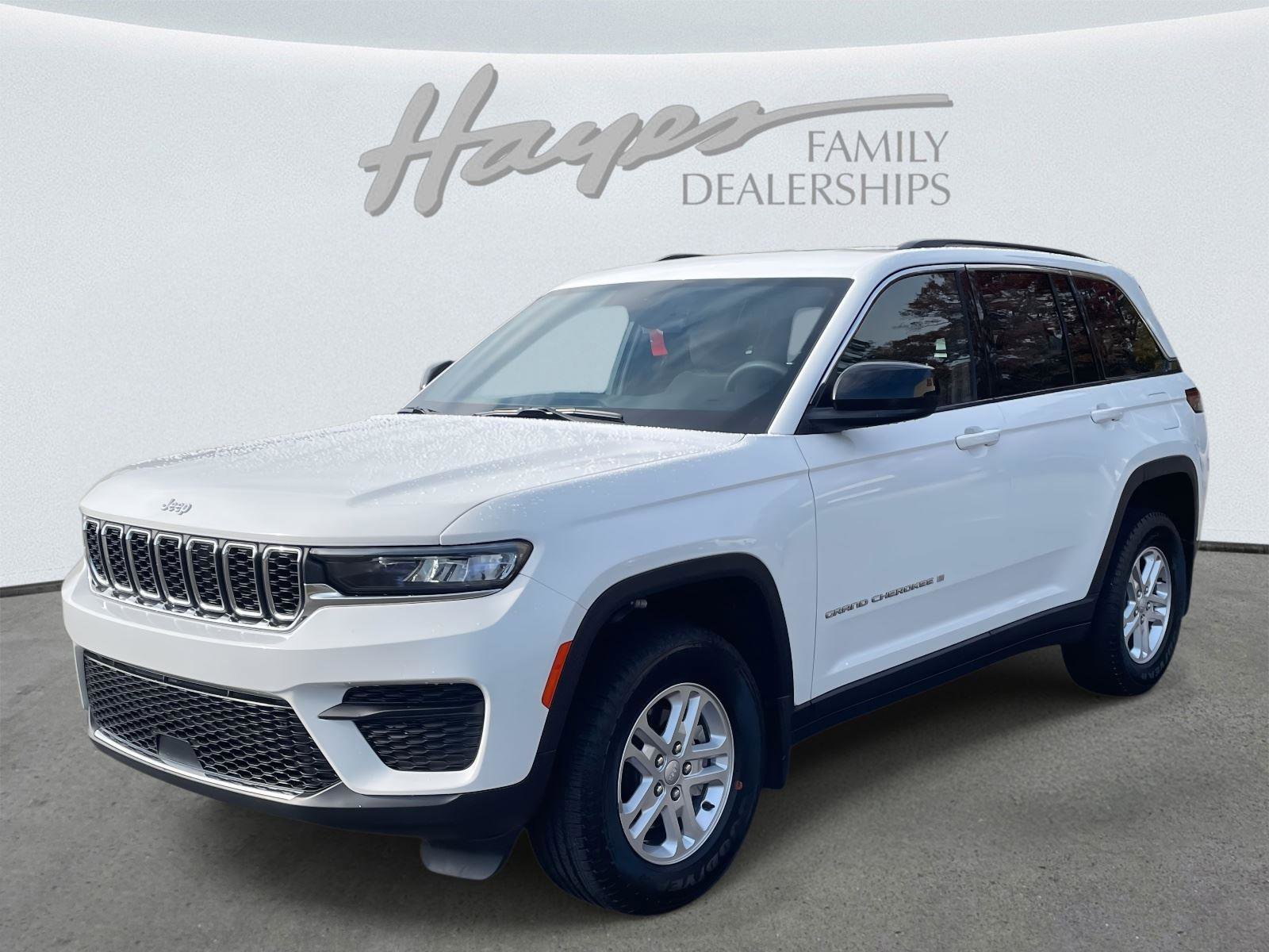 Used 2024 Jeep Grand Cherokee Laredo w/ MOPAR Finishing Package image 29