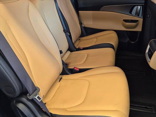 Used 2024 Kia Carnival LX FWD image 19