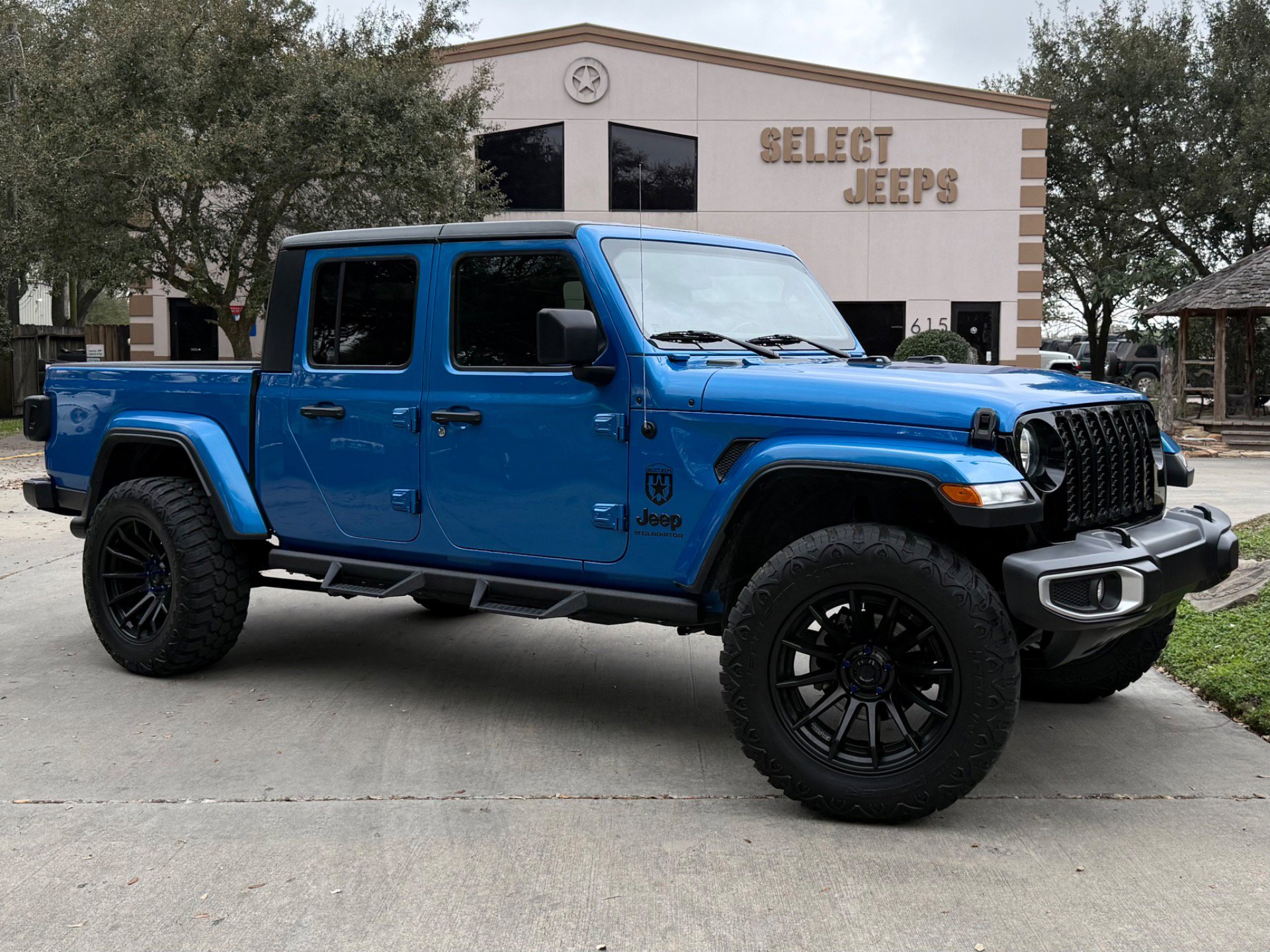 Used 2023 Jeep Gladiator Sport image 1