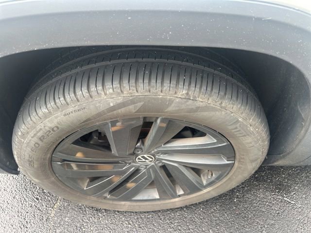 Used 2022 Volkswagen Atlas Cross Sport SE w/ Black Wheel Package AWD/4WD image 20