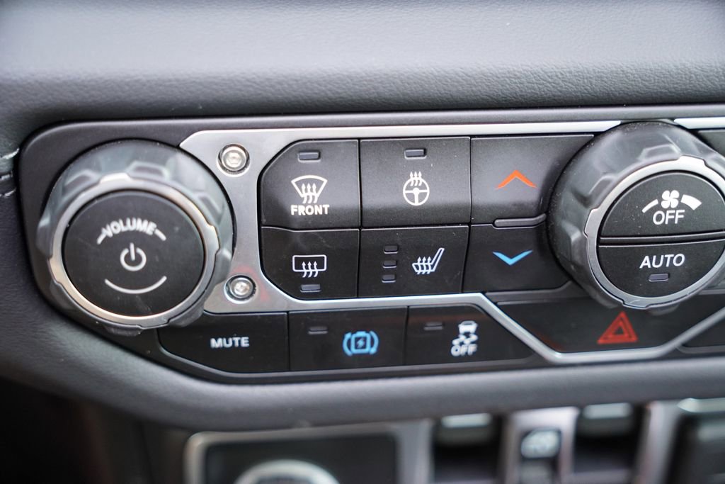 Certified 2025 Jeep Wrangler Unlimited Sahara w/ Safety Group image 29