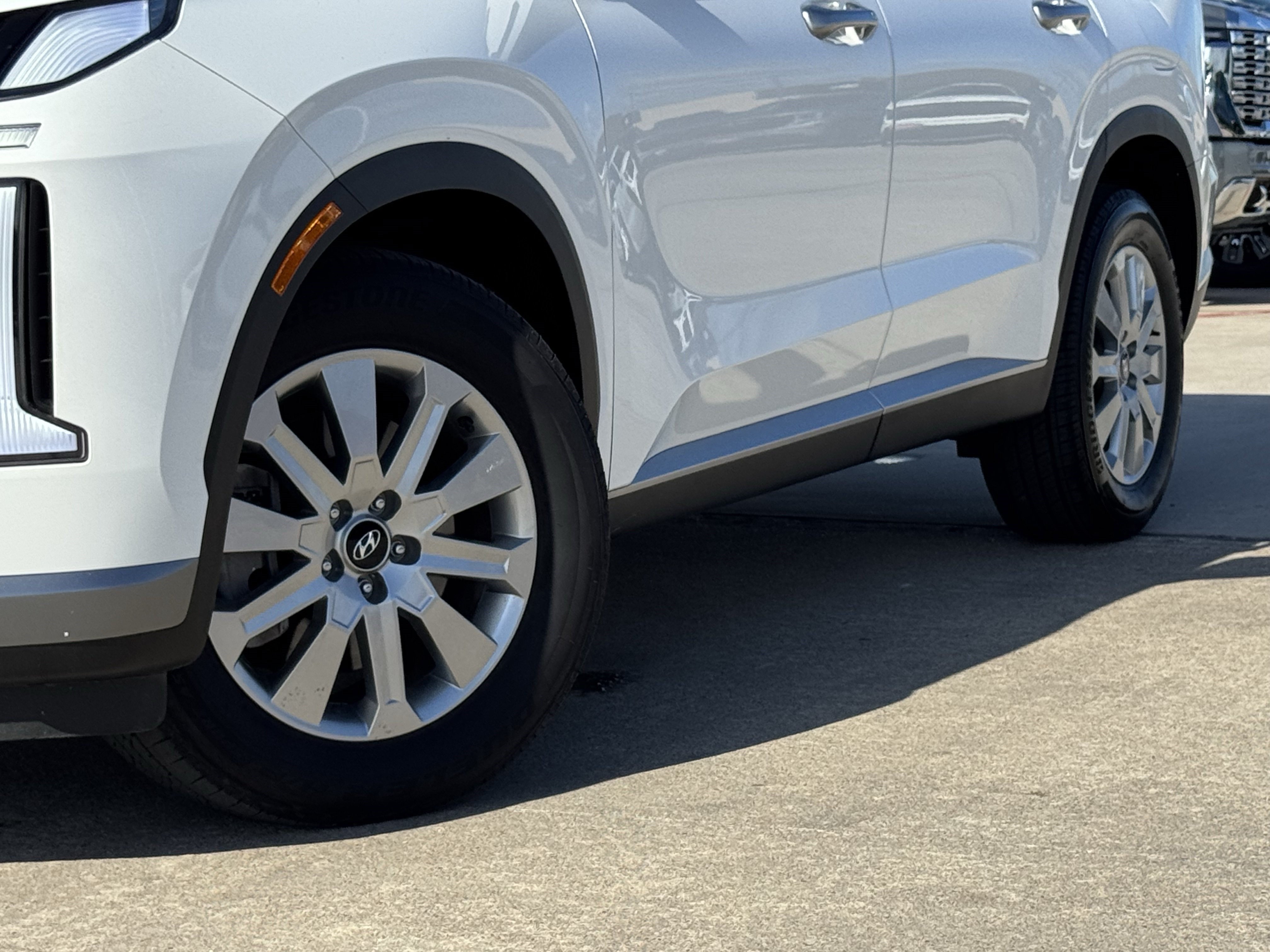 Used 2025 Hyundai Palisade SE FWD image 3