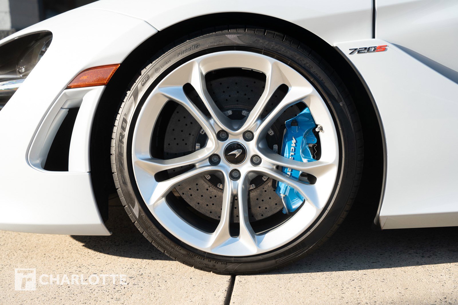 Used 2020 McLaren 720S Spider image 11