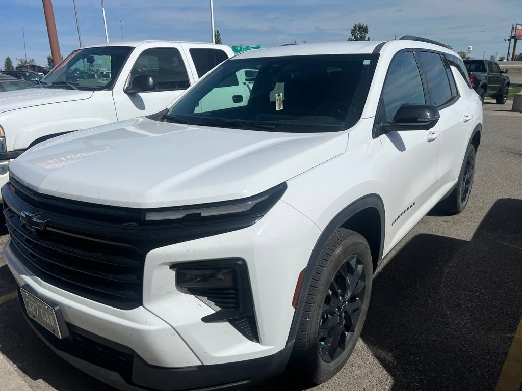 Used 2024 Chevrolet Traverse LT w/ Midnight/Sport Edition AWD/4WD image 3
