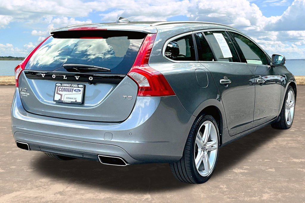 Used 2017 Volvo V60 T5 Premier w/ Convenience Package FWD image 8