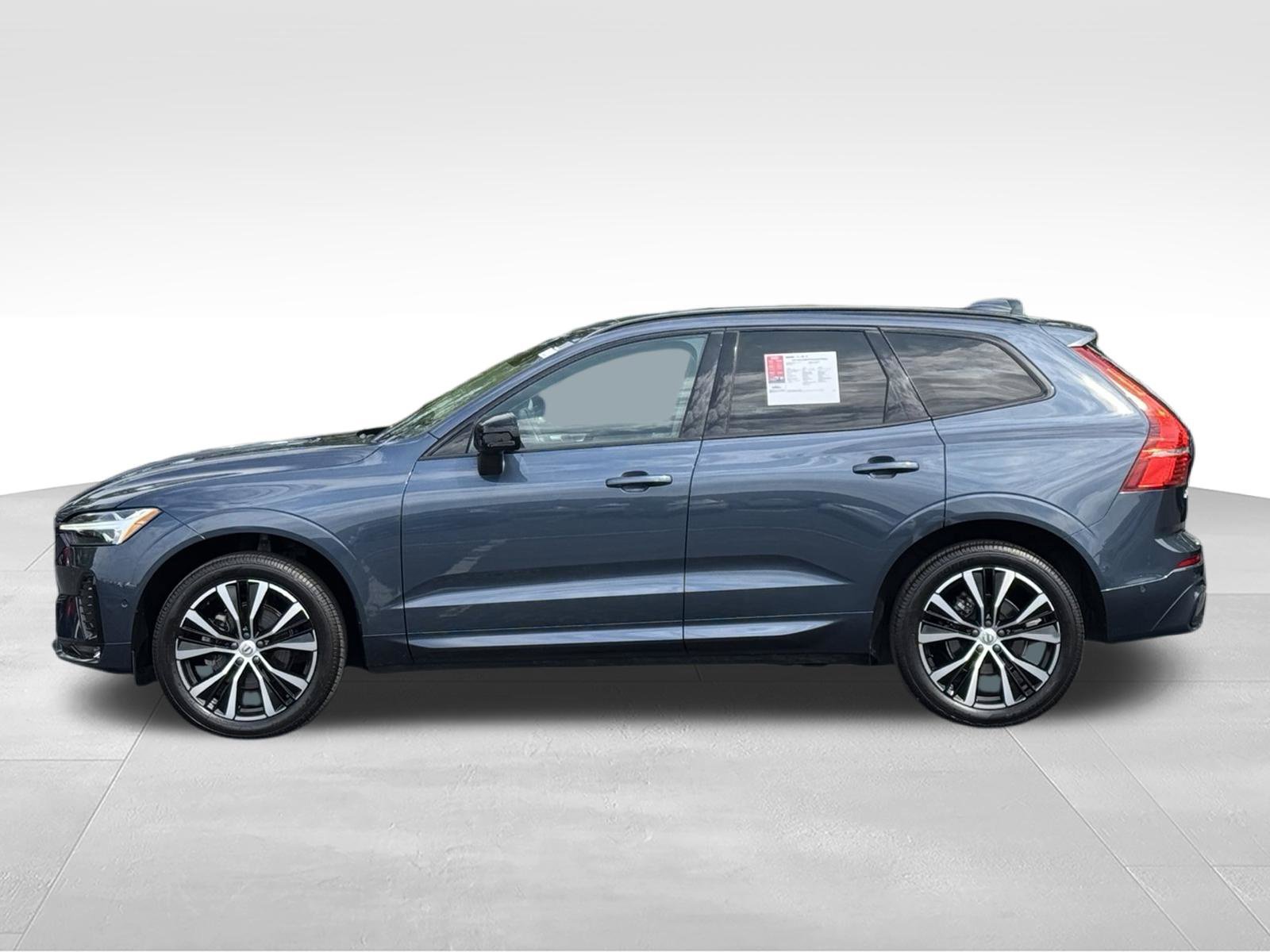 Used 2023 Volvo XC60 B5 Plus w/ Climate Package AWD/4WD image 8