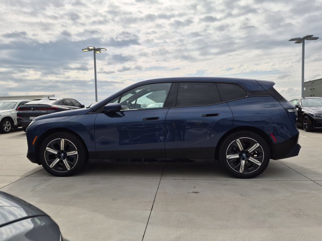 Used 2024 BMW iX xDrive50 w/ Sport Package AWD/4WD image 8