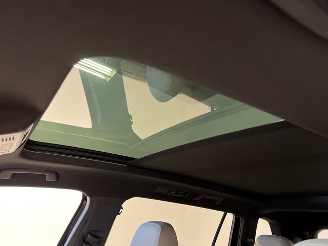 Certified 2022 Volkswagen Tiguan SE R-Line FWD image 28