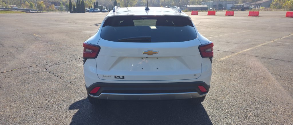 Used 2024 Chevrolet Trax LT w/ Driver Confidence Package FWD image 10