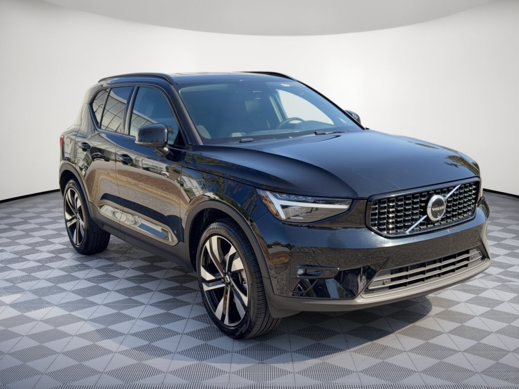 Used 2025 Volvo XC40 B5 Ultra AWD/4WD image 7