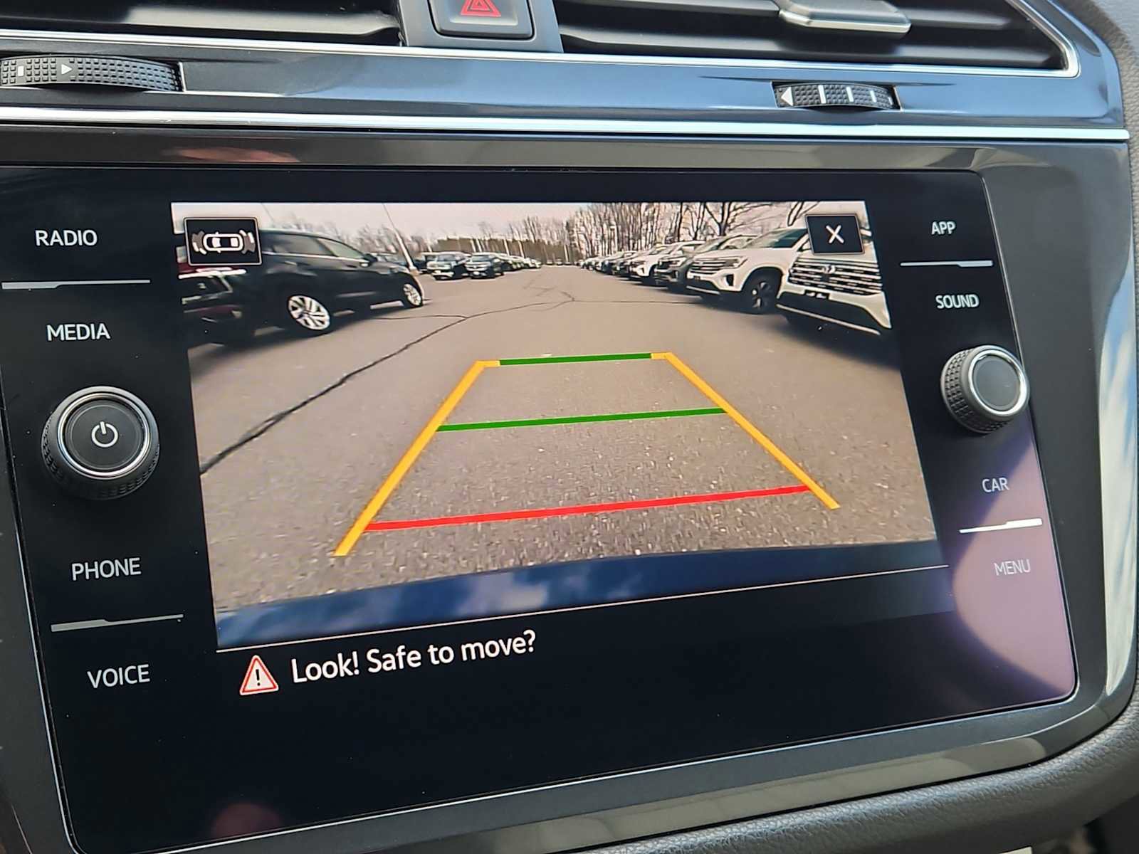 Used 2022 Volkswagen Tiguan SE image 15