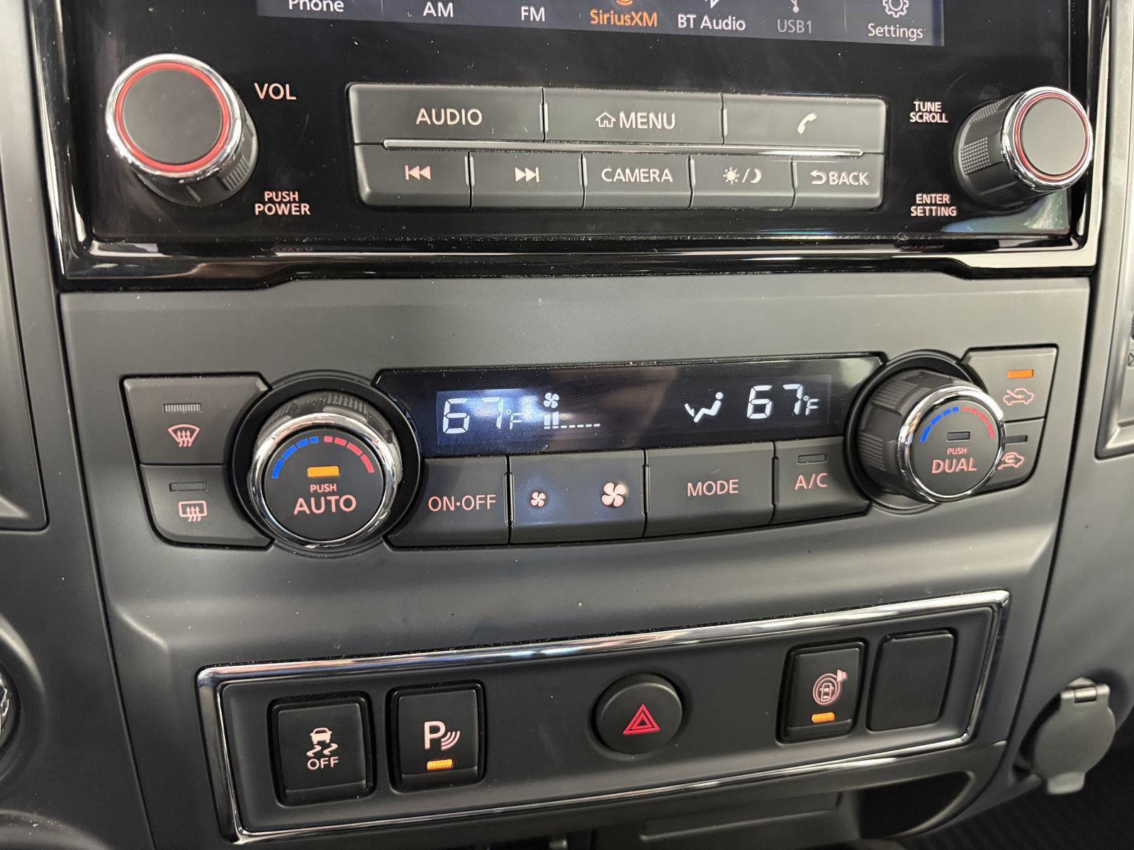 Used 2024 Nissan Titan SV w/ SV Convenience Package image 31