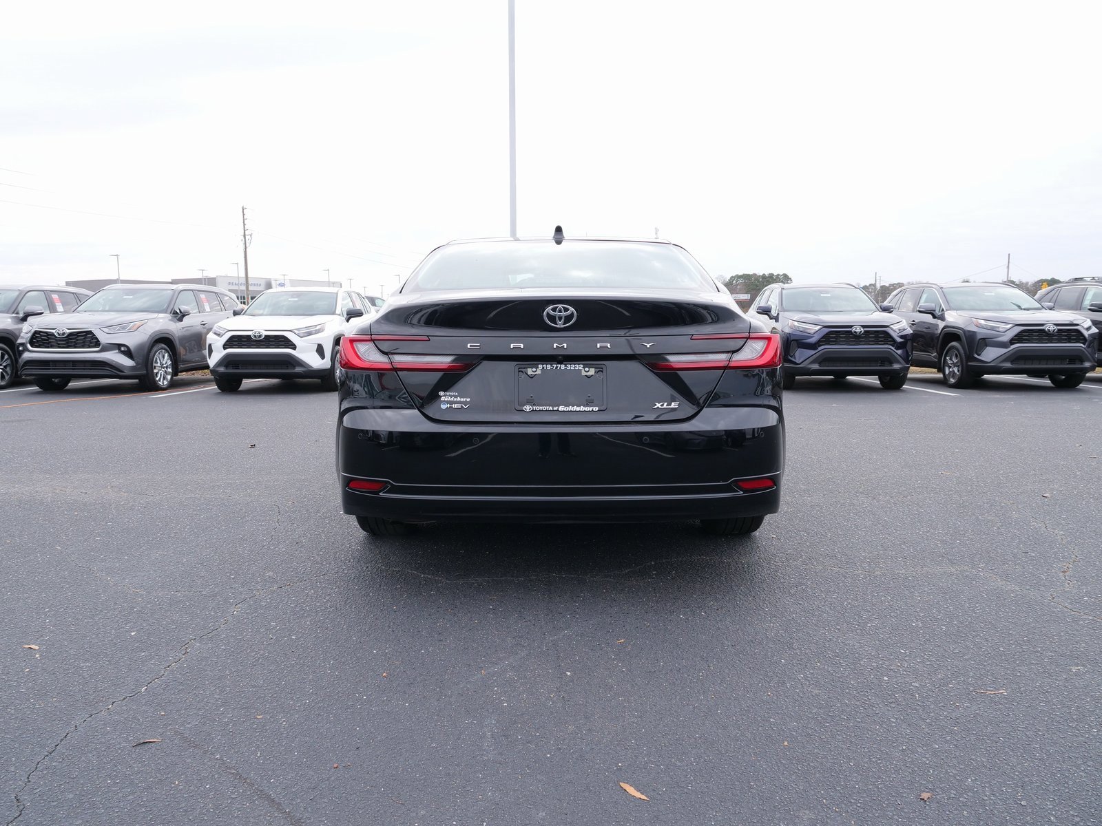 Used 2025 Toyota Camry XLE image 5