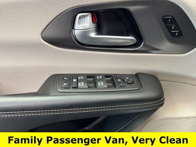 Used 2024 Chrysler Pacifica Touring-L FWD image 24