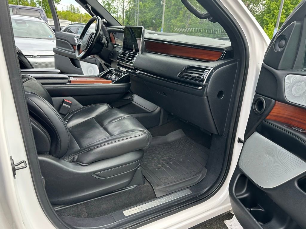Used 2018 Lincoln Navigator L Reserve w/ Technology Package AWD/4WD image 15