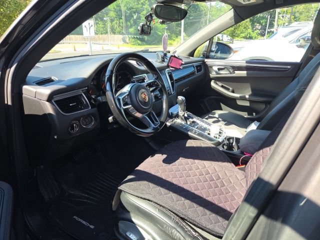 Used 2017 Porsche Macan AWD/4WD image 2
