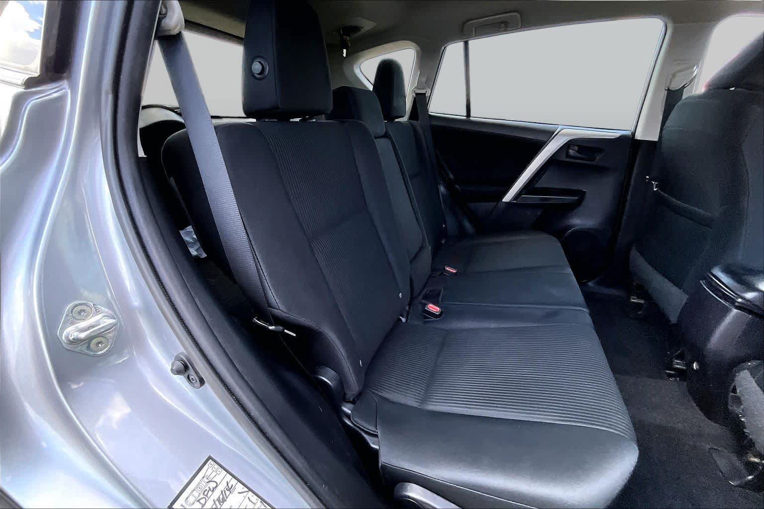 Used 2017 Toyota RAV4 LE FWD image 21