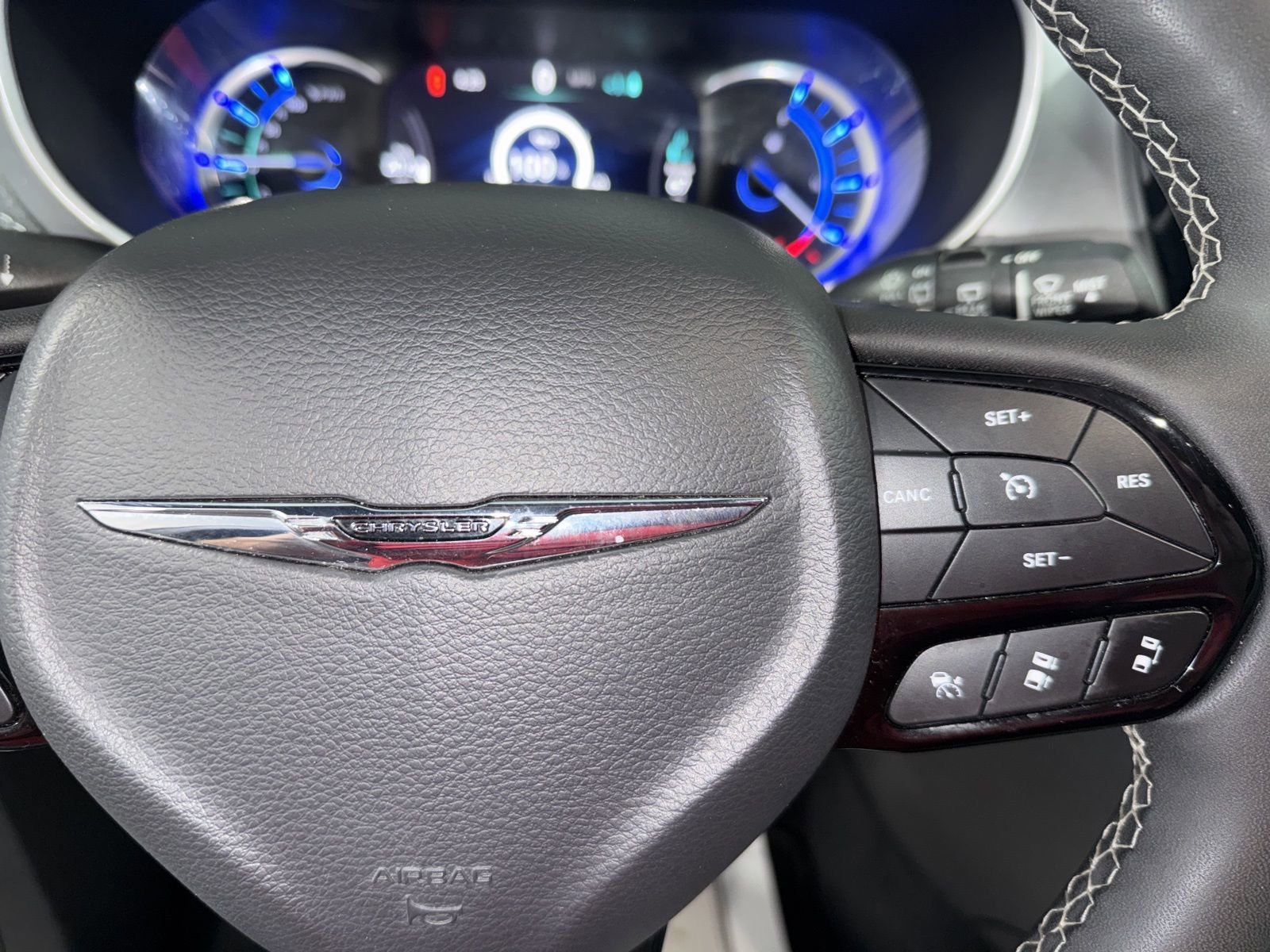 Used 2024 Chrysler Pacifica Select image 37