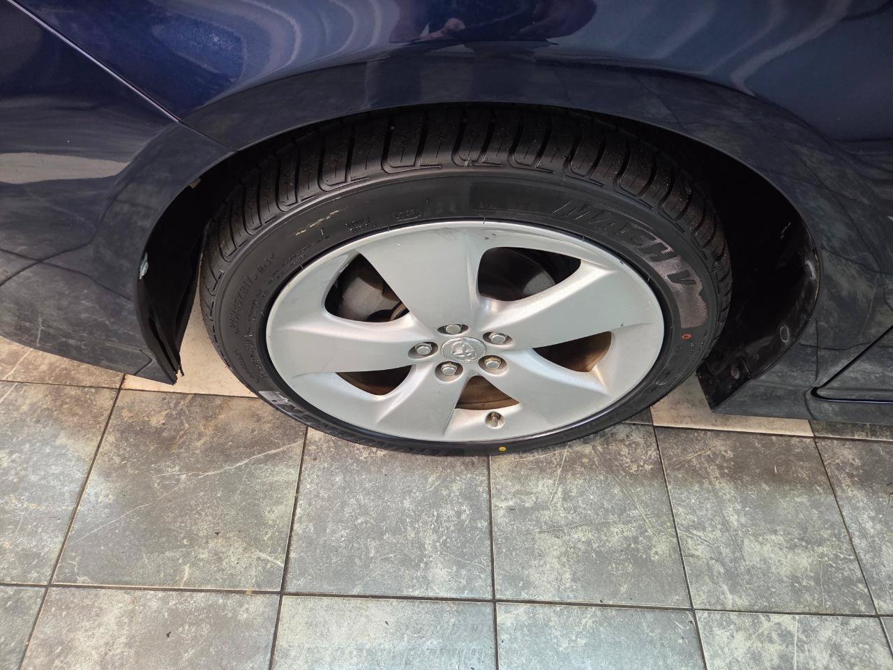 Used 2015 Toyota Prius Five w/ Advanced Technology Package FWD image 31