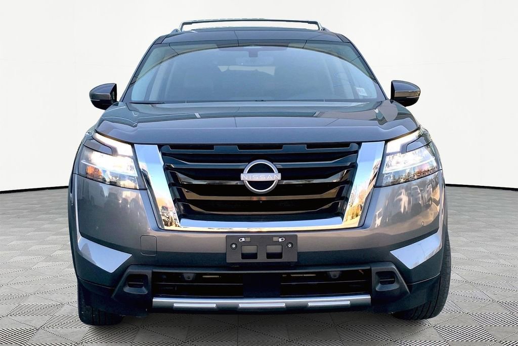 Used 2023 Nissan Pathfinder SL image 2