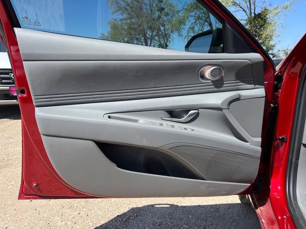 Used 2025 Hyundai Elantra Sport image 12
