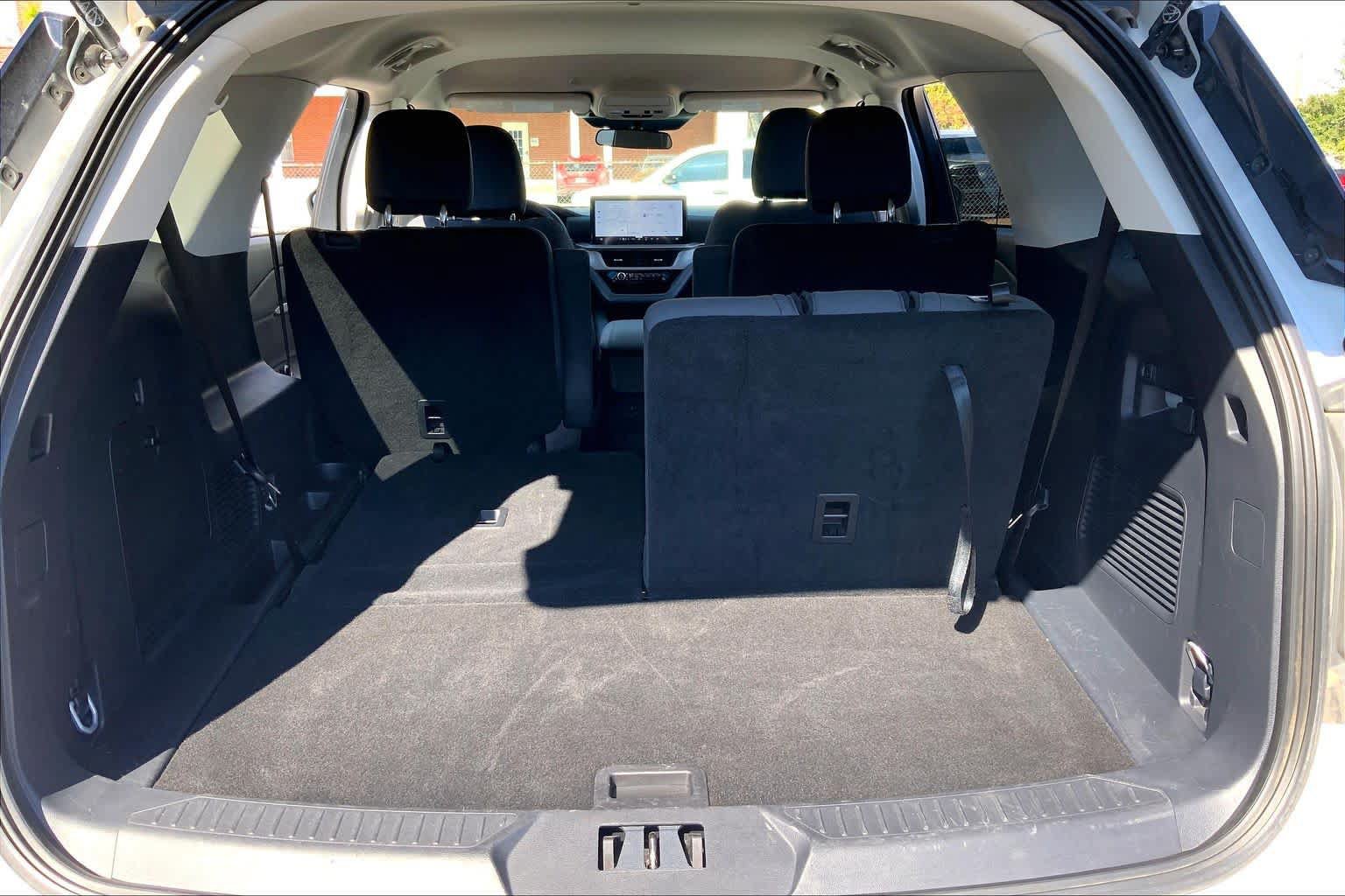 Used 2026 Ford Explorer Active RWD image 35
