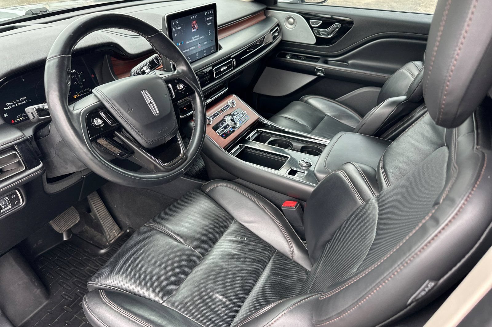 Used 2023 Lincoln Aviator Reserve w/ Equipment Group 201A AWD/4WD image 9