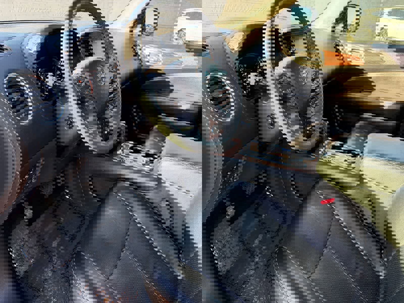 Used 2018 Nissan Pathfinder Platinum image 2