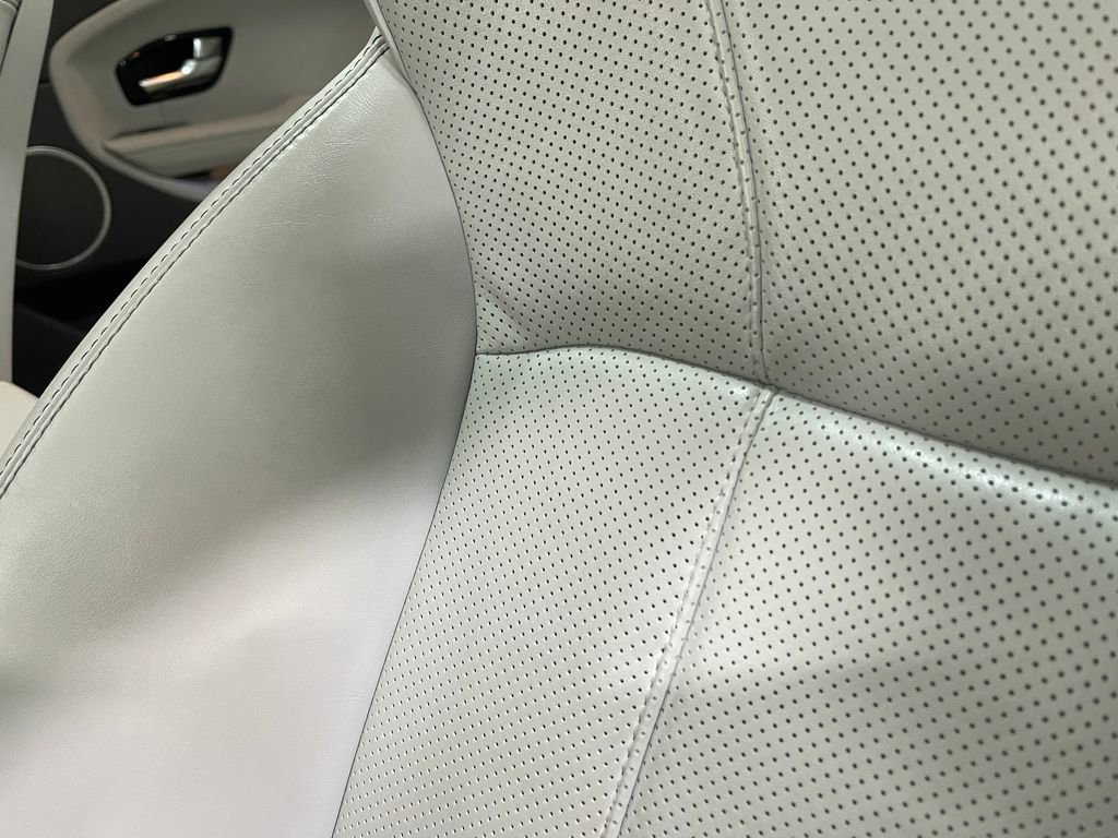 Used 2016 Land Rover Range Rover Evoque HSE image 19