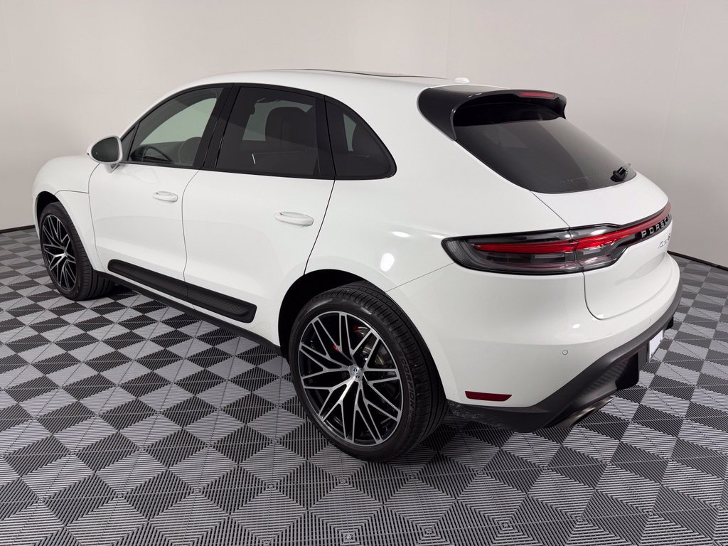 Certified 2024 Porsche Macan S AWD/4WD image 3