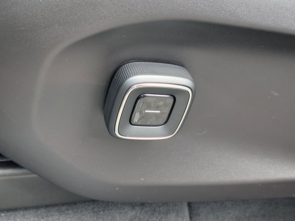 New 2025 Volvo EX90 Plus image 21