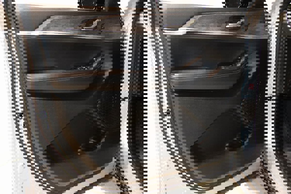 Used 2024 Jeep Grand Cherokee L Limited w/ Luxury Tech Group II image 29