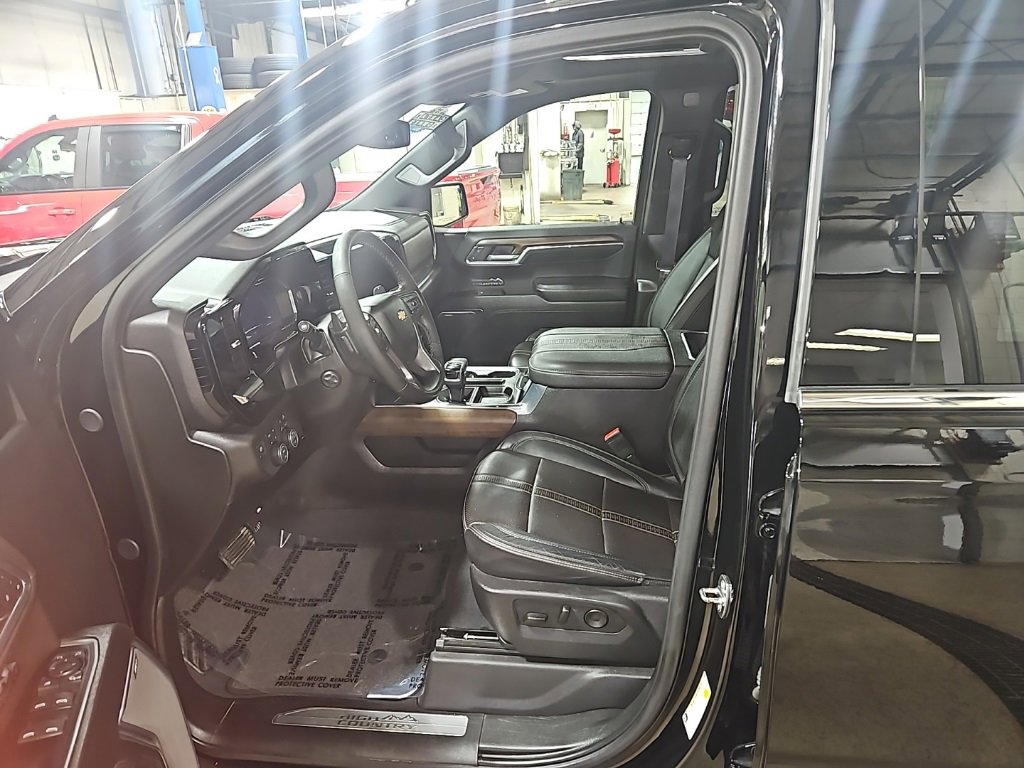 Used 2024 Chevrolet Silverado 1500 High Country w/ High Country Premium Package image 16