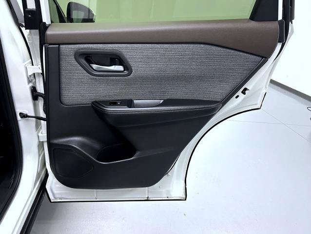 Certified 2023 Nissan Rogue SV FWD image 17