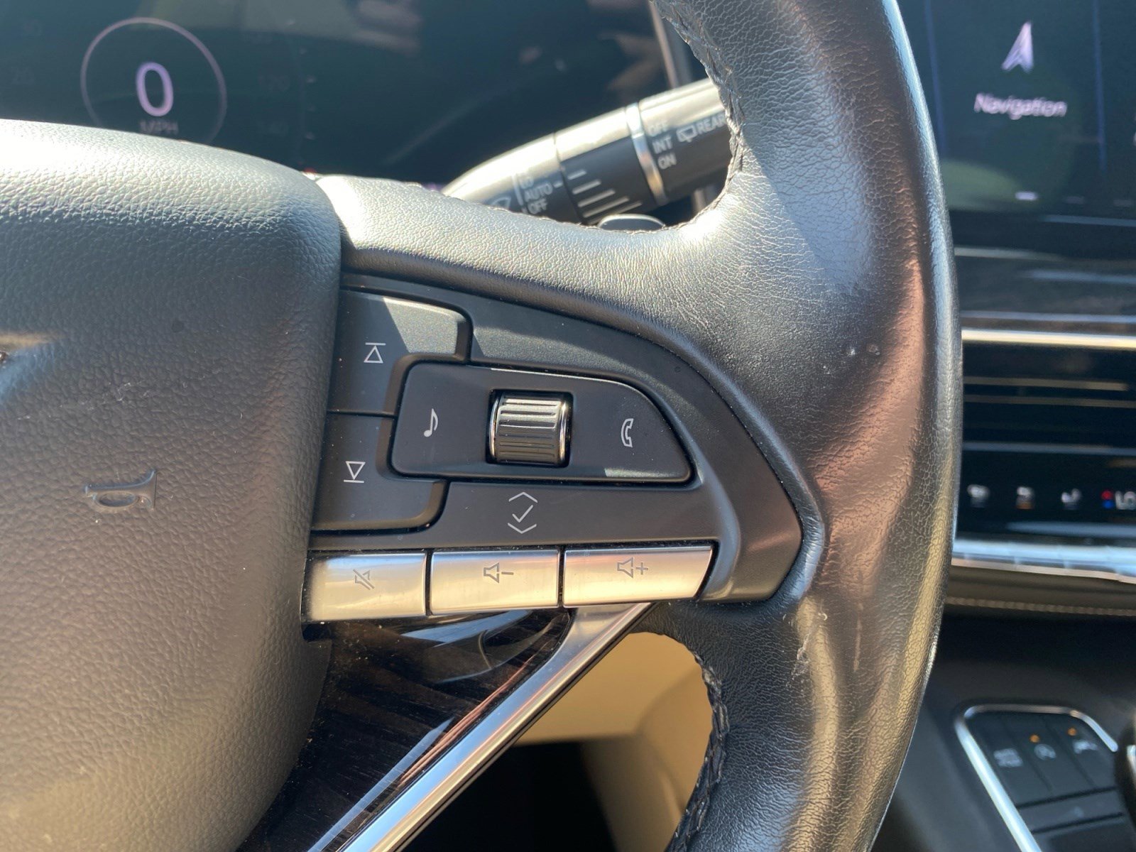 Used 2021 Cadillac Escalade ESV Premium Luxury image 18