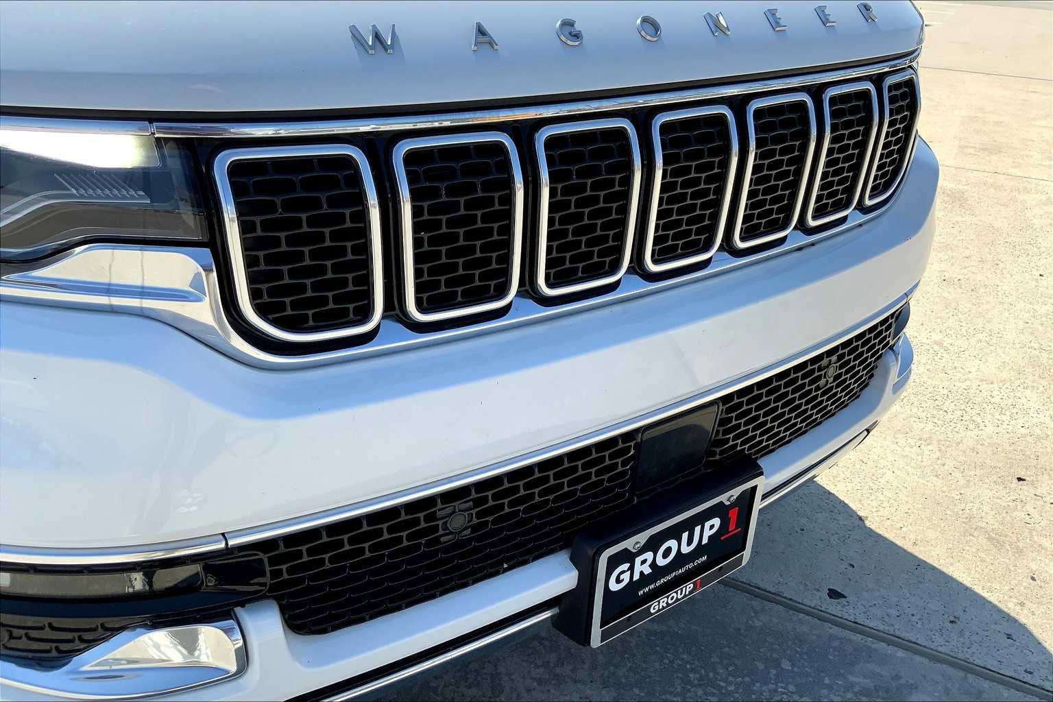 Used 2023 Jeep Wagoneer L Series III w/ Preferred Equipment Group image 28