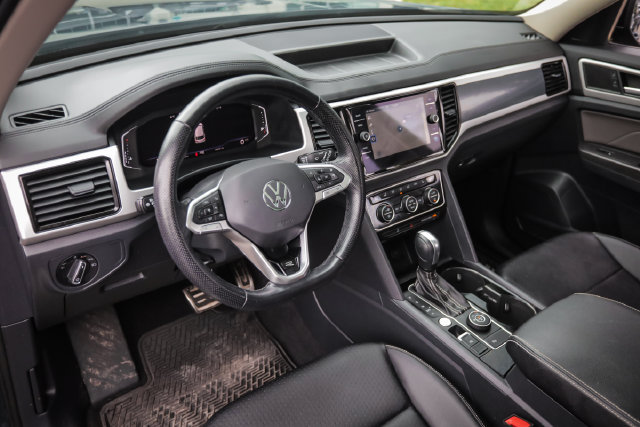 Used 2022 Volkswagen Atlas SEL R-Line AWD/4WD image 48