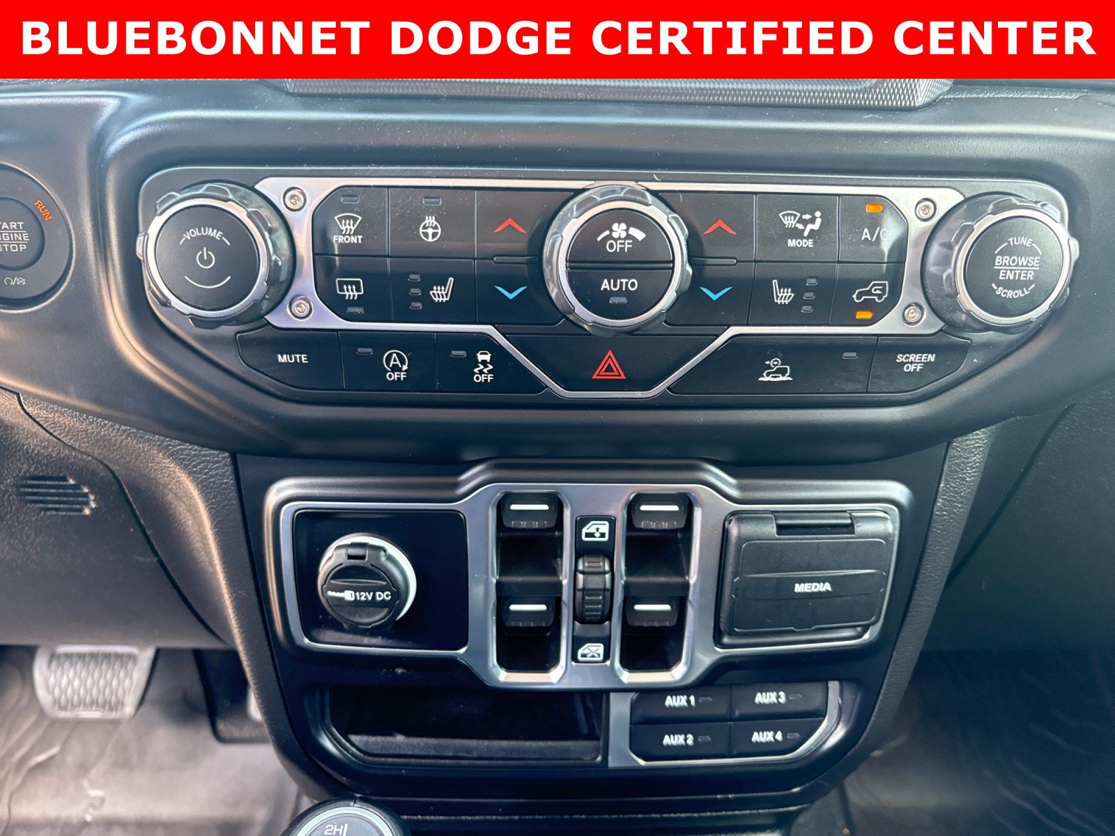 Used 2022 Jeep Wrangler Unlimited Sahara AWD/4WD image 19
