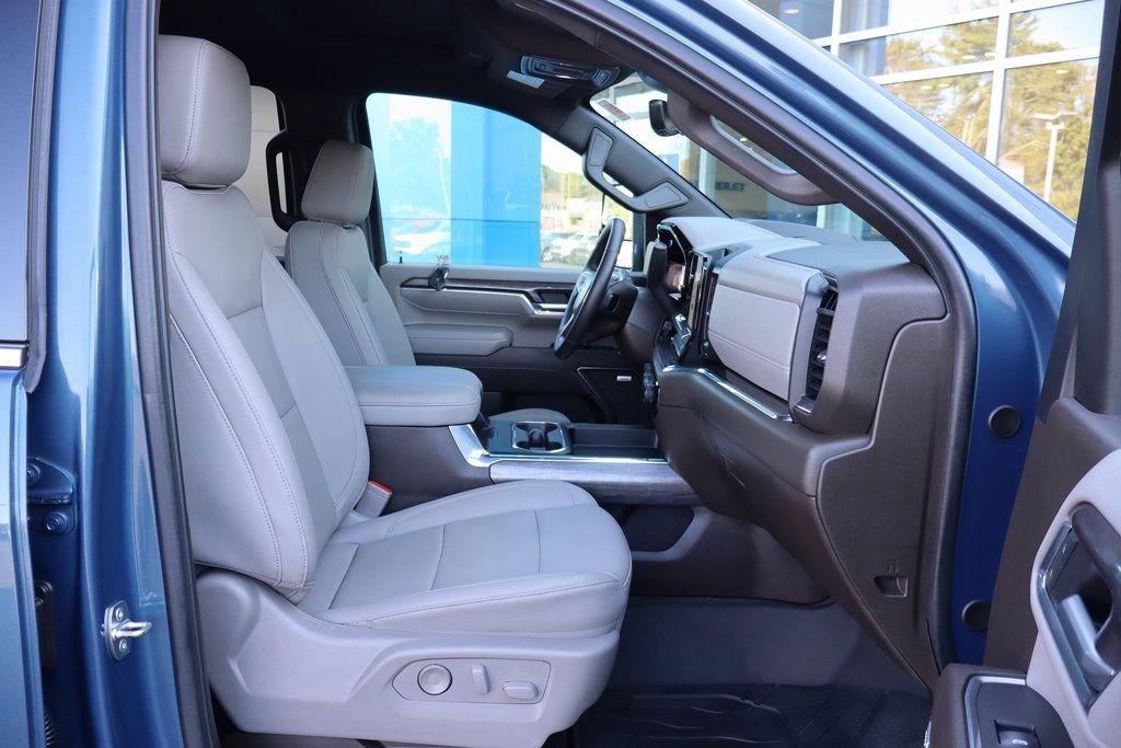 Used 2024 Chevrolet Silverado 2500 LTZ w/ LTZ Premium Package image 20