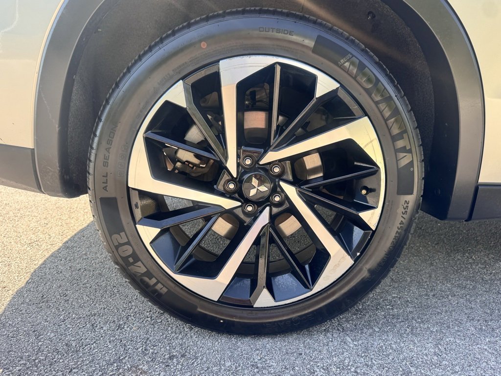 Used 2023 Mitsubishi Outlander 4WD image 13