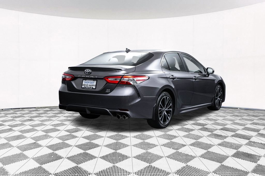 Used 2020 Toyota Camry SE w/ Moonroof Package image 10