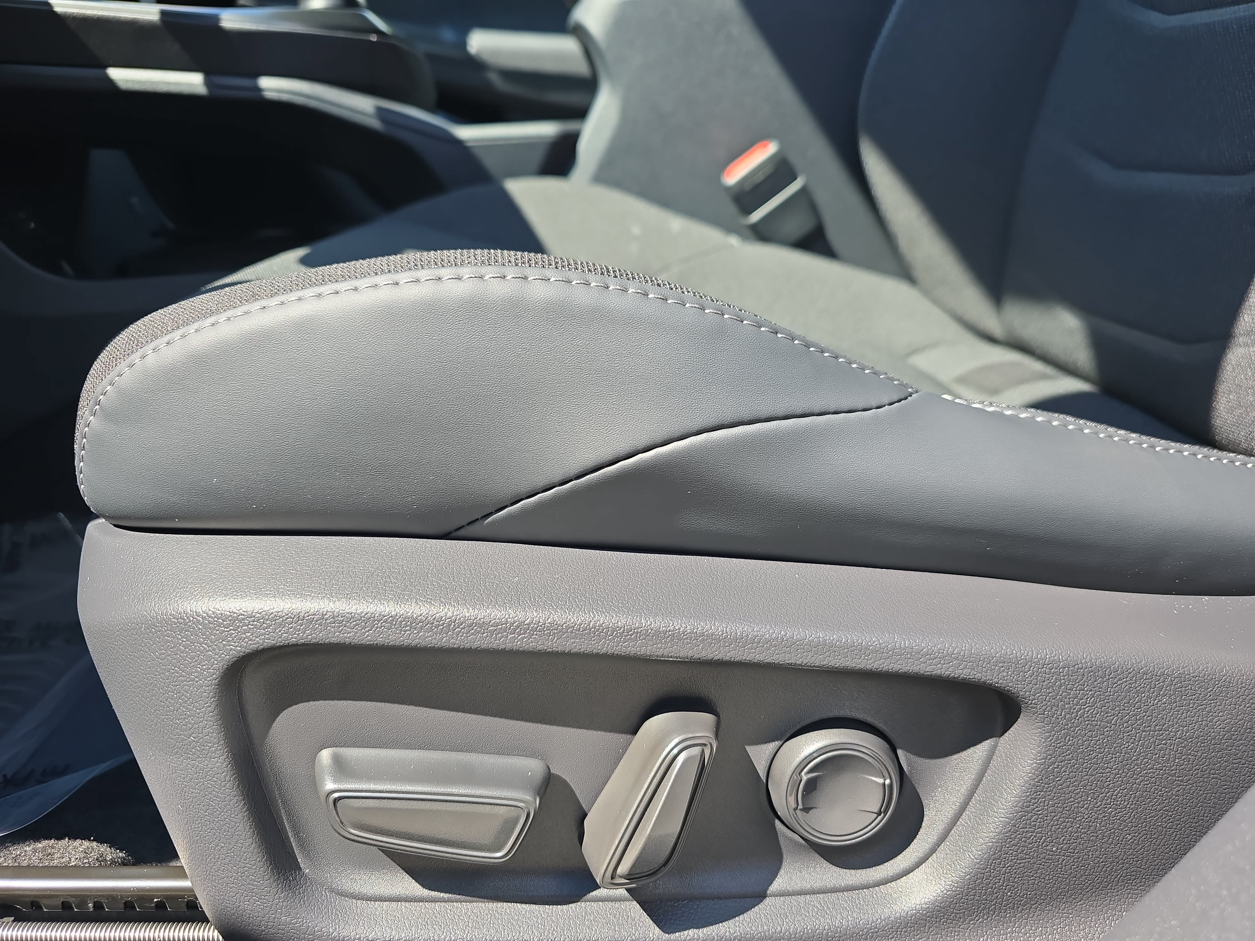 New 2026 Toyota C-HR AWD/4WD image 25