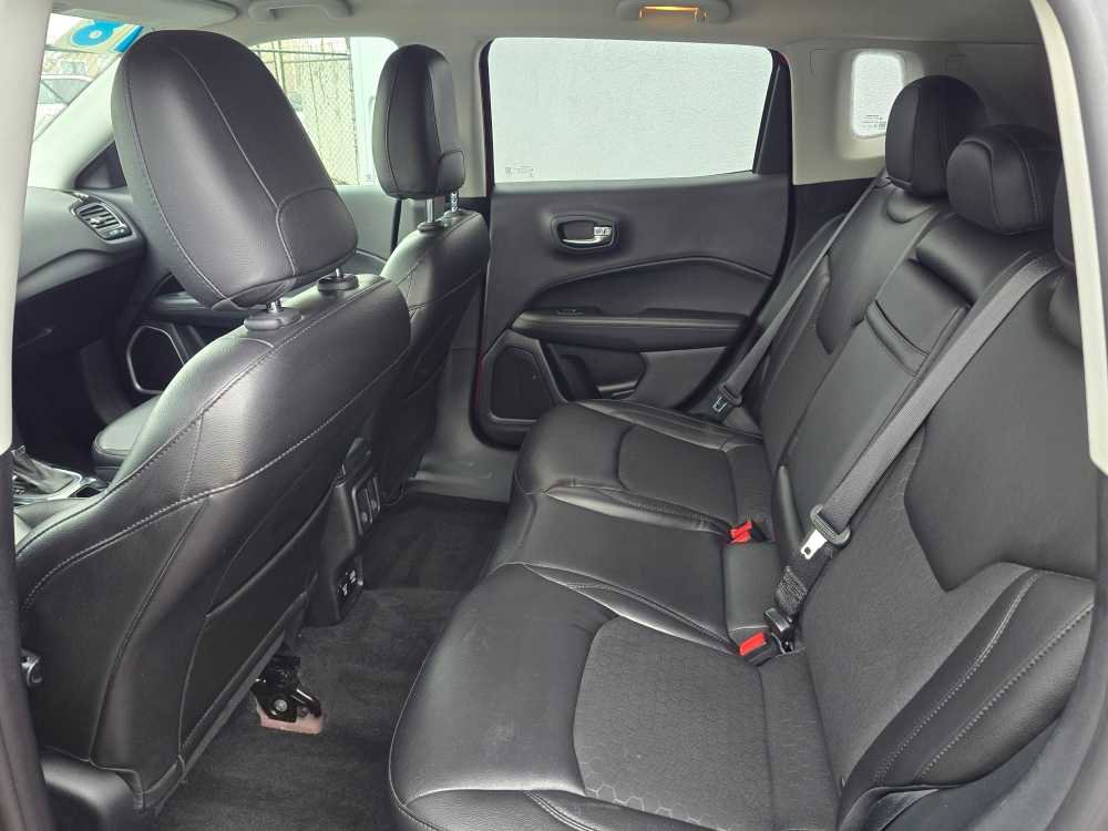 Used 2018 Jeep Compass Latitude w/ Popular Equipment Group image 19