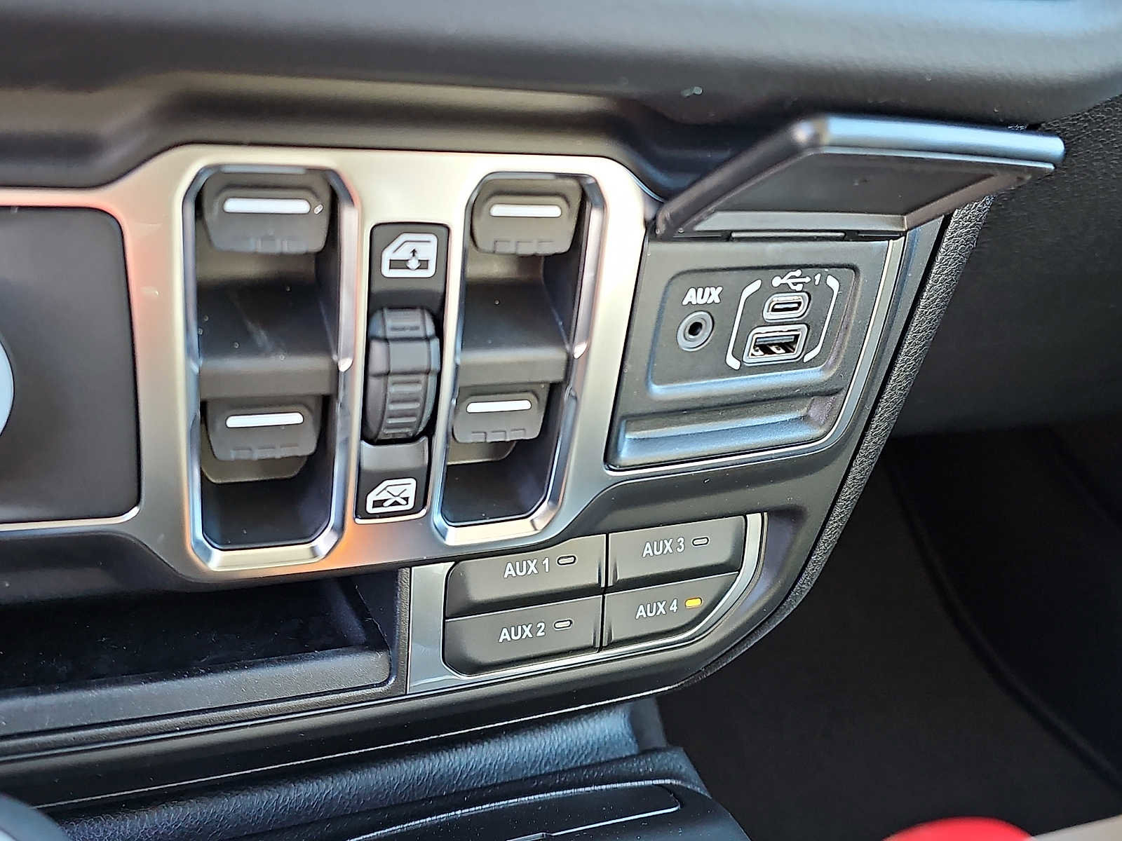 New 2026 Jeep Wrangler Unlimited Sahara AWD/4WD image 16