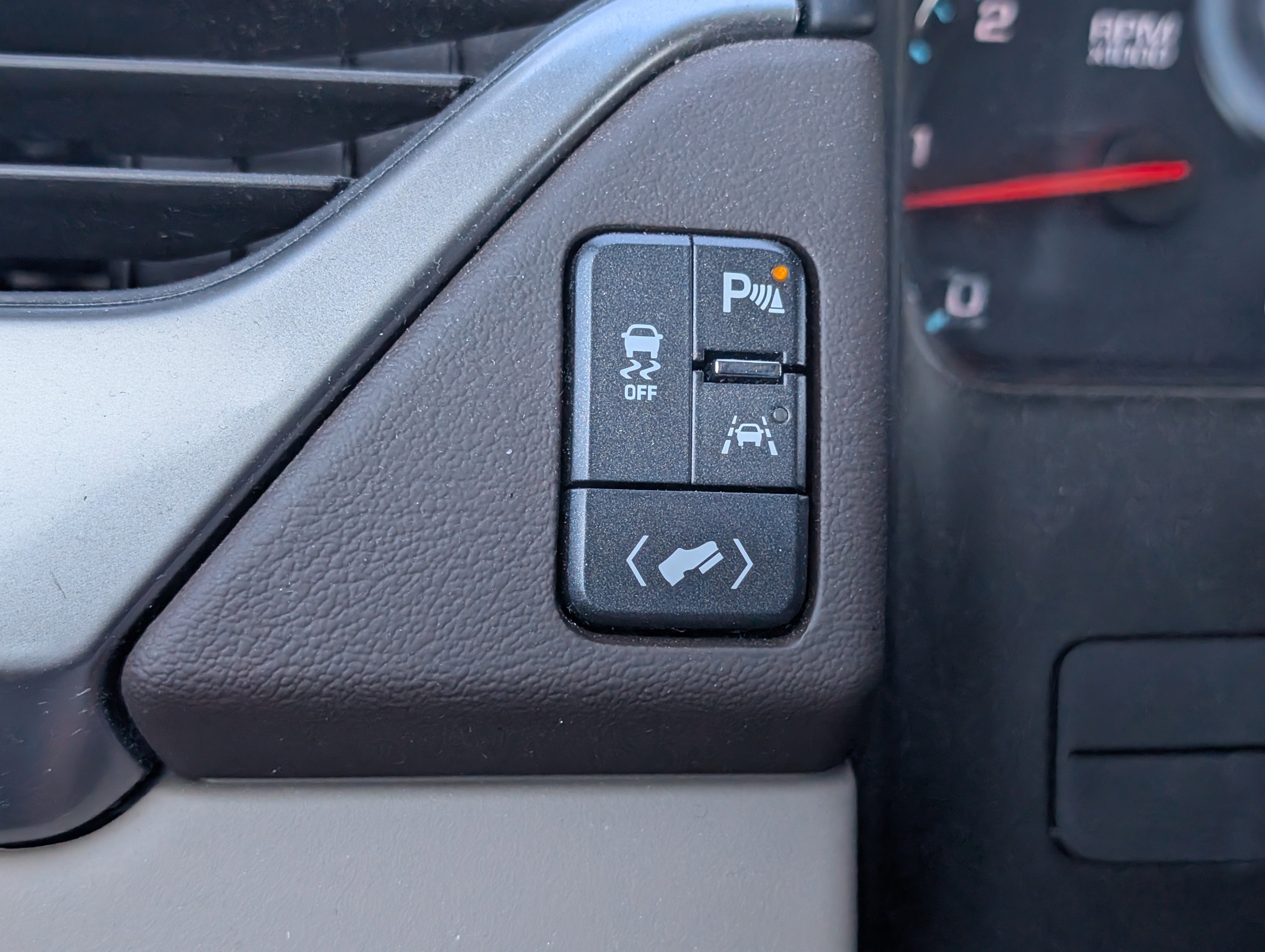 Used 2019 Chevrolet Suburban LT RWD image 9