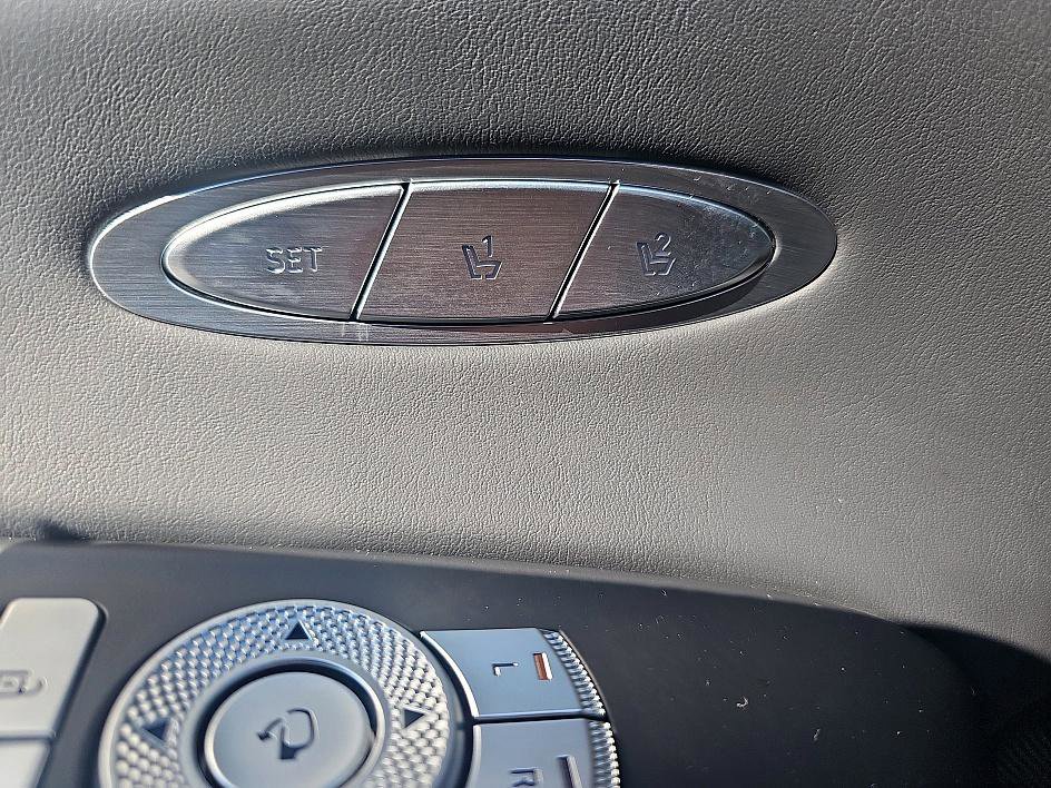 Used 2025 Genesis GV70 3.5T Sport w/ Sport Advanced Package image 13