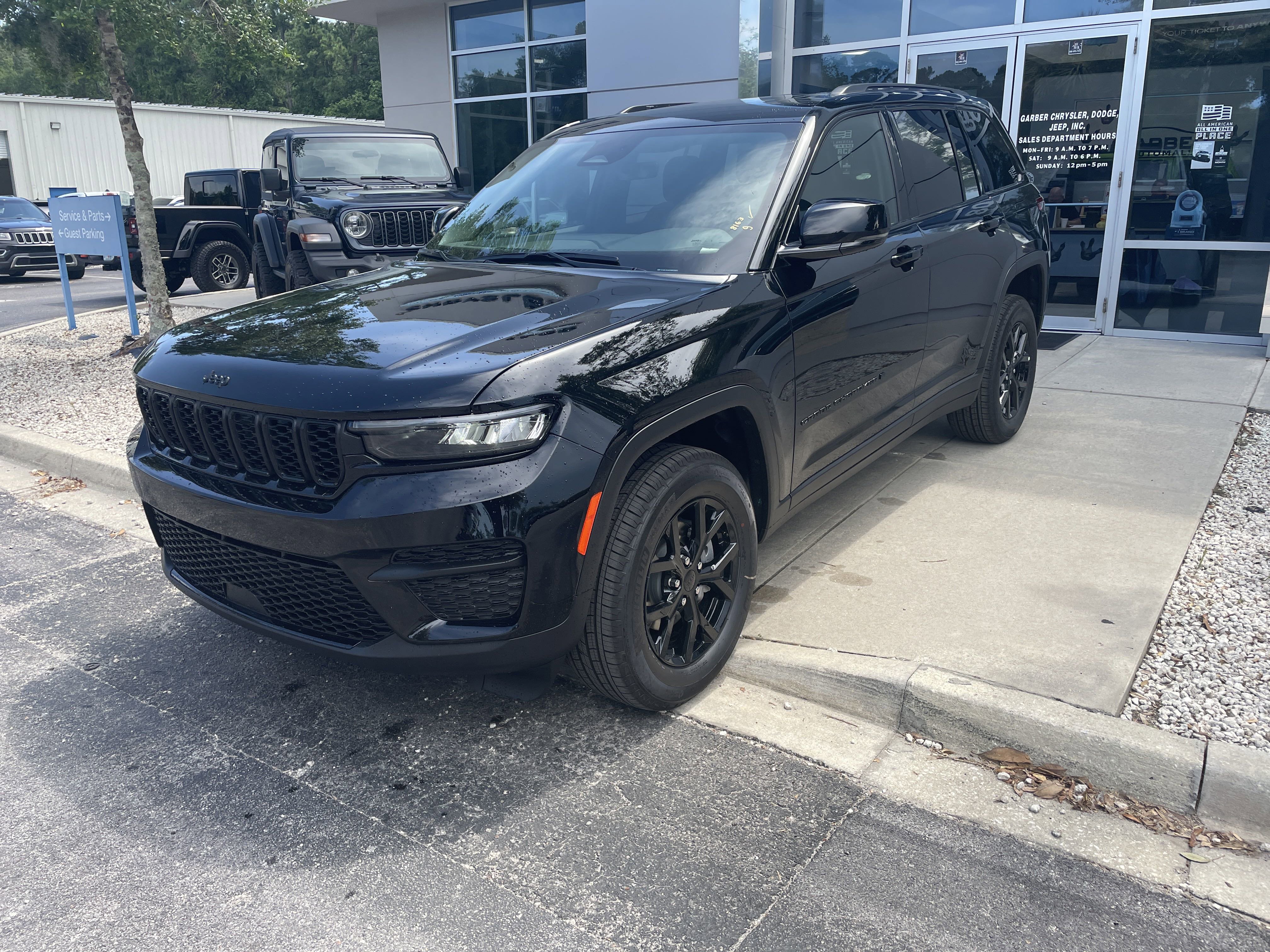 New 2025 Jeep Grand Cherokee Altitude image 3
