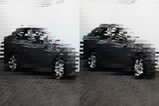 Used 2025 Toyota Camry LE image 4