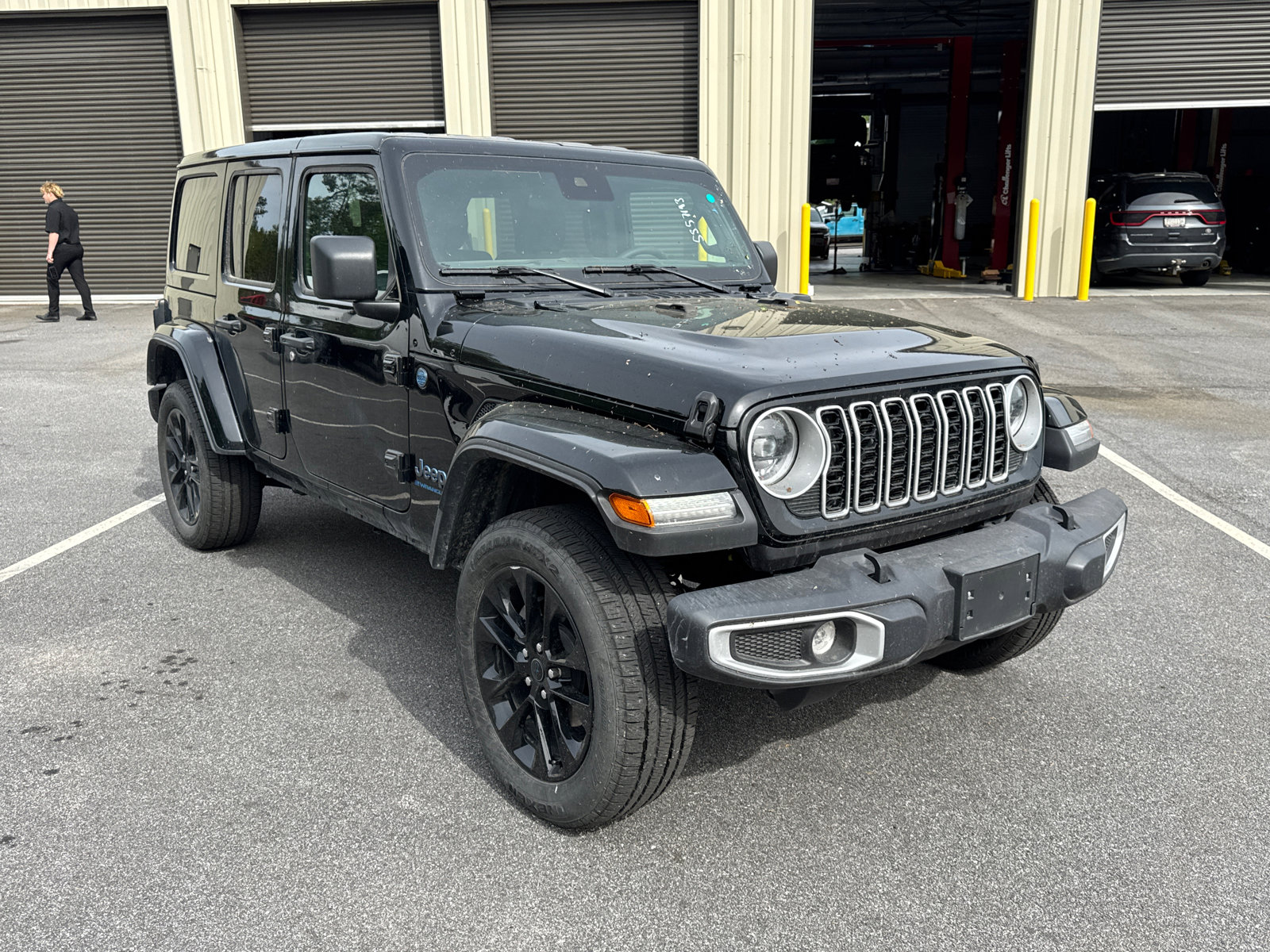 Used 2025 Jeep Wrangler Sahara w/ Safety Group AWD/4WD image 3